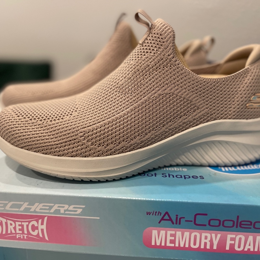 Skechers ultra flex all momentum Women's Tan Slip-On 9.5